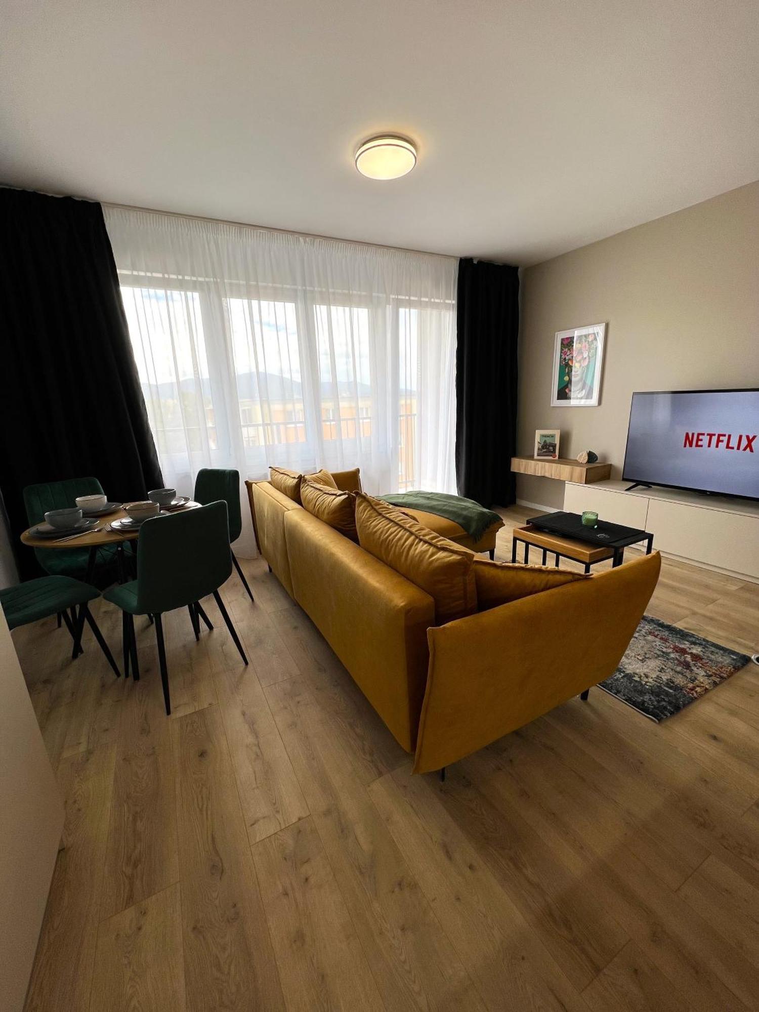 Cozy Stay Apartment Trenčín Exteriör bild