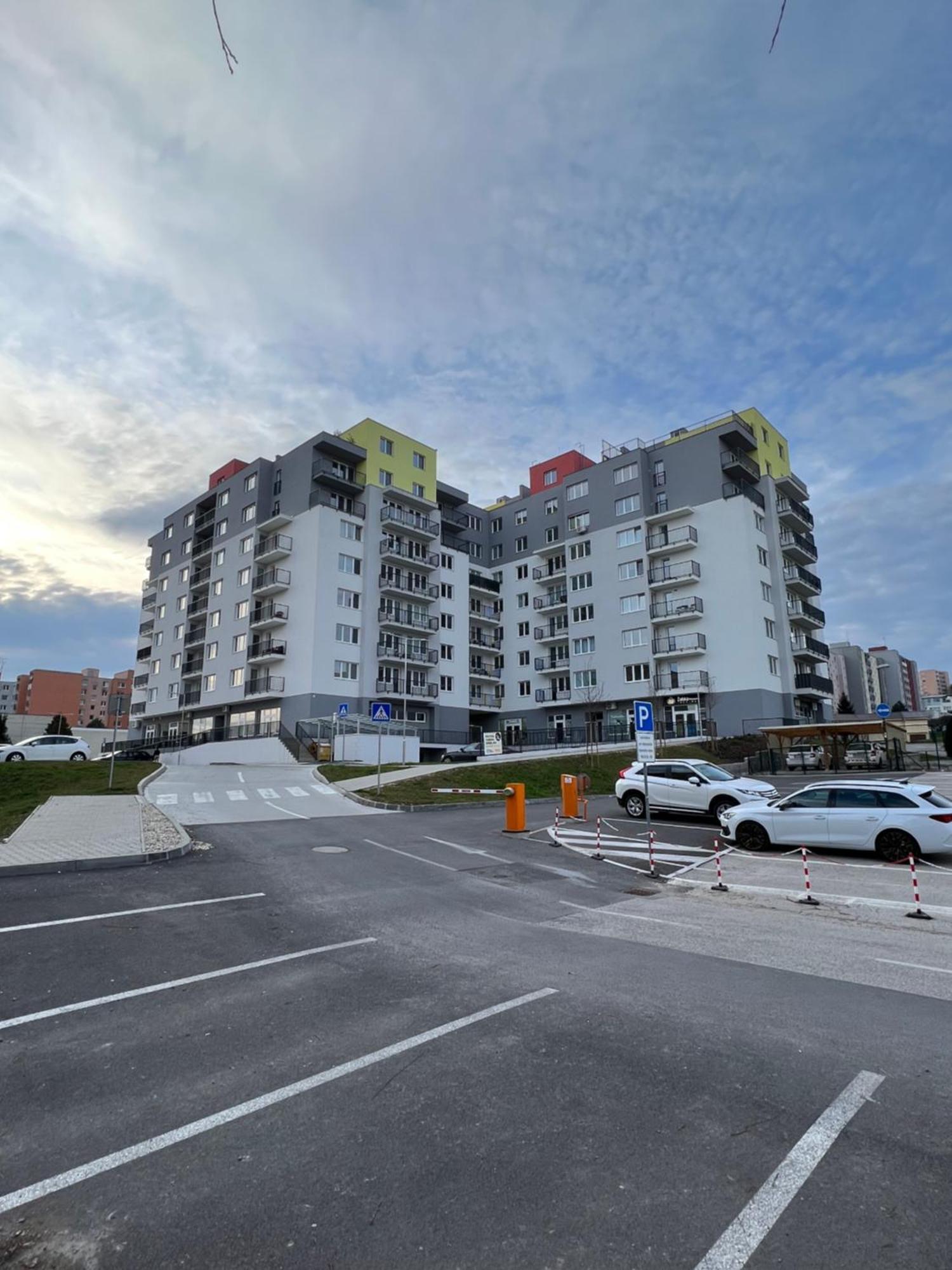 Cozy Stay Apartment Trenčín Exteriör bild